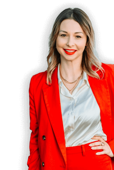 Sandra Freidl im roten Business-Outfit – professionell, präsent und offen für neue Wege