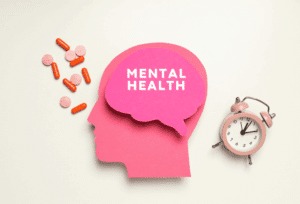 Symbolbild Mentaltraining – pinker Kopf mit „Mental Health“-Schriftzug und Uhr