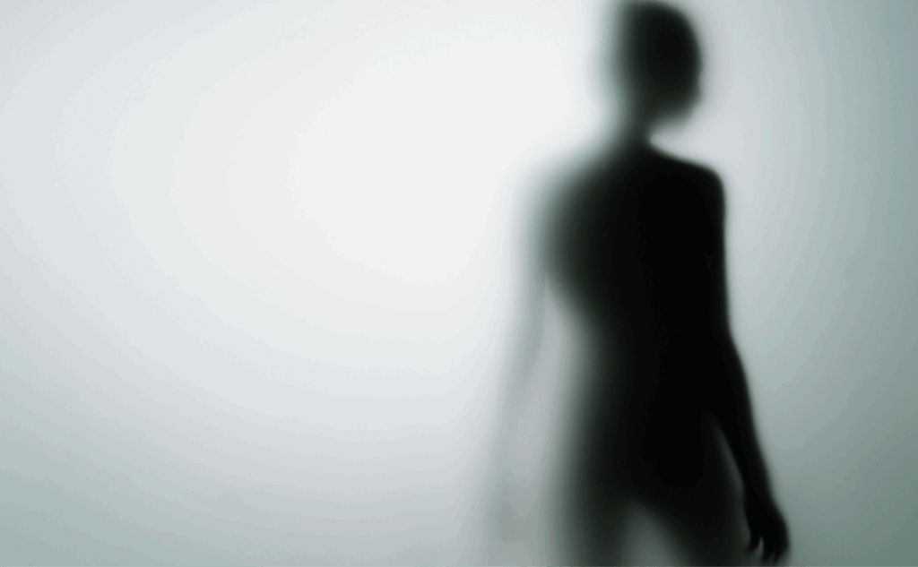 Silhouette eines Menschen vor hellem Hintergrund – Symbol für Nervensystem, Vagusnerv und innere Balance.